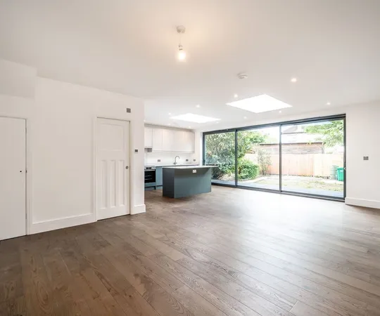 Flat Cranmer Road in Greater London