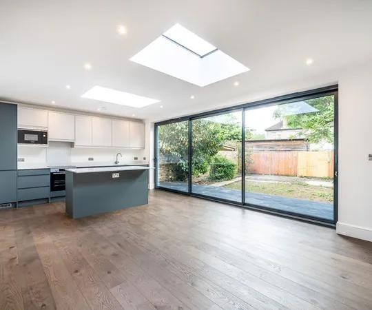 Flat Cranmer Road in Greater London