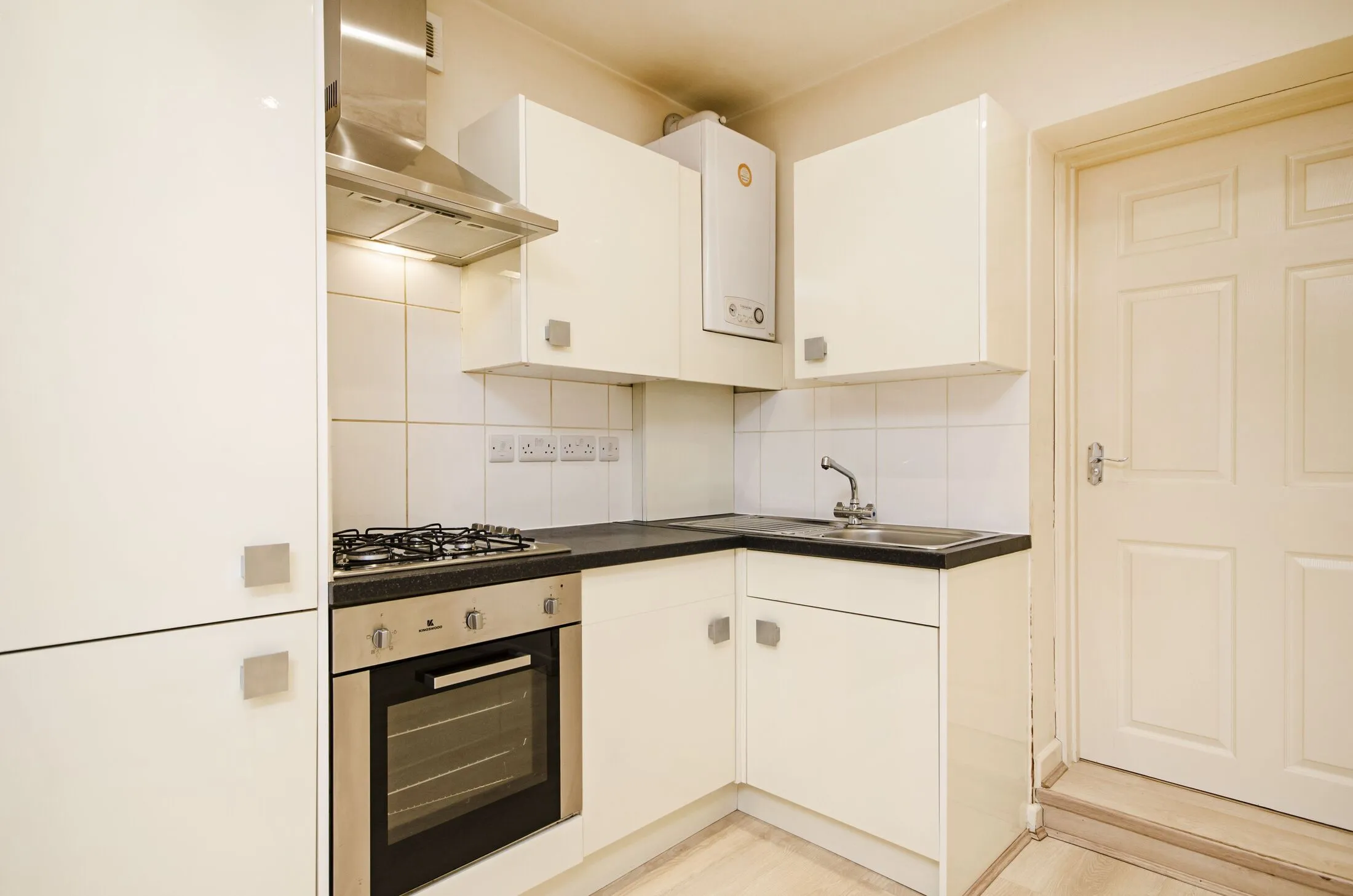 Flat Finchley Road in Greater London