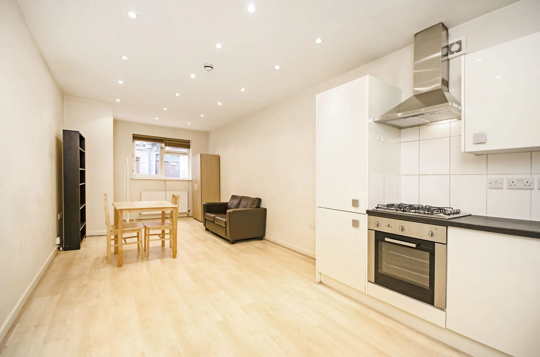 Flat Finchley Road in Greater London