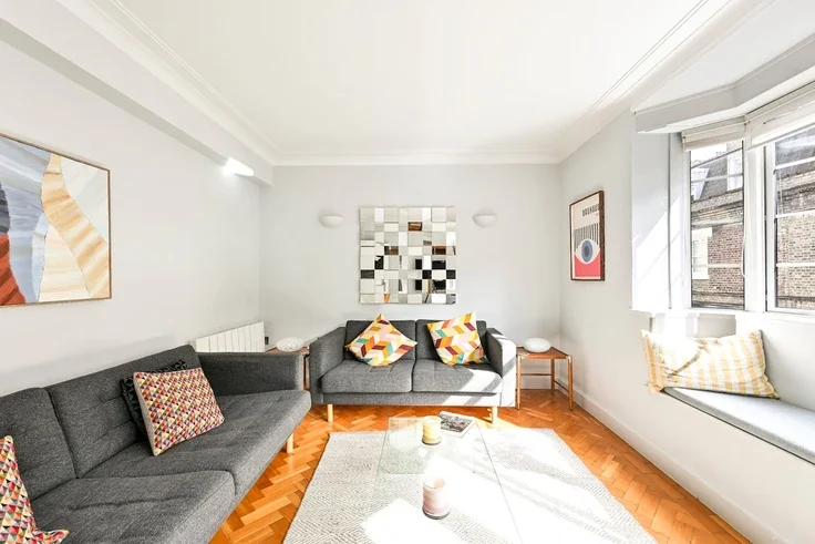 Flat Gower Mews in Greater London