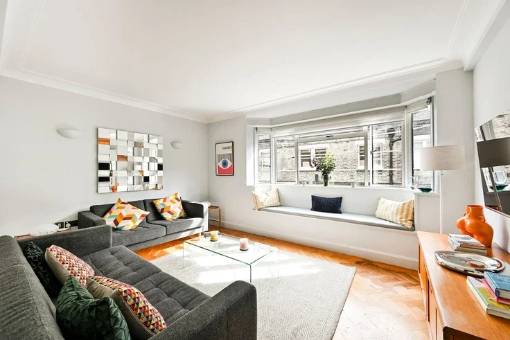 Flat Gower Mews in Greater London