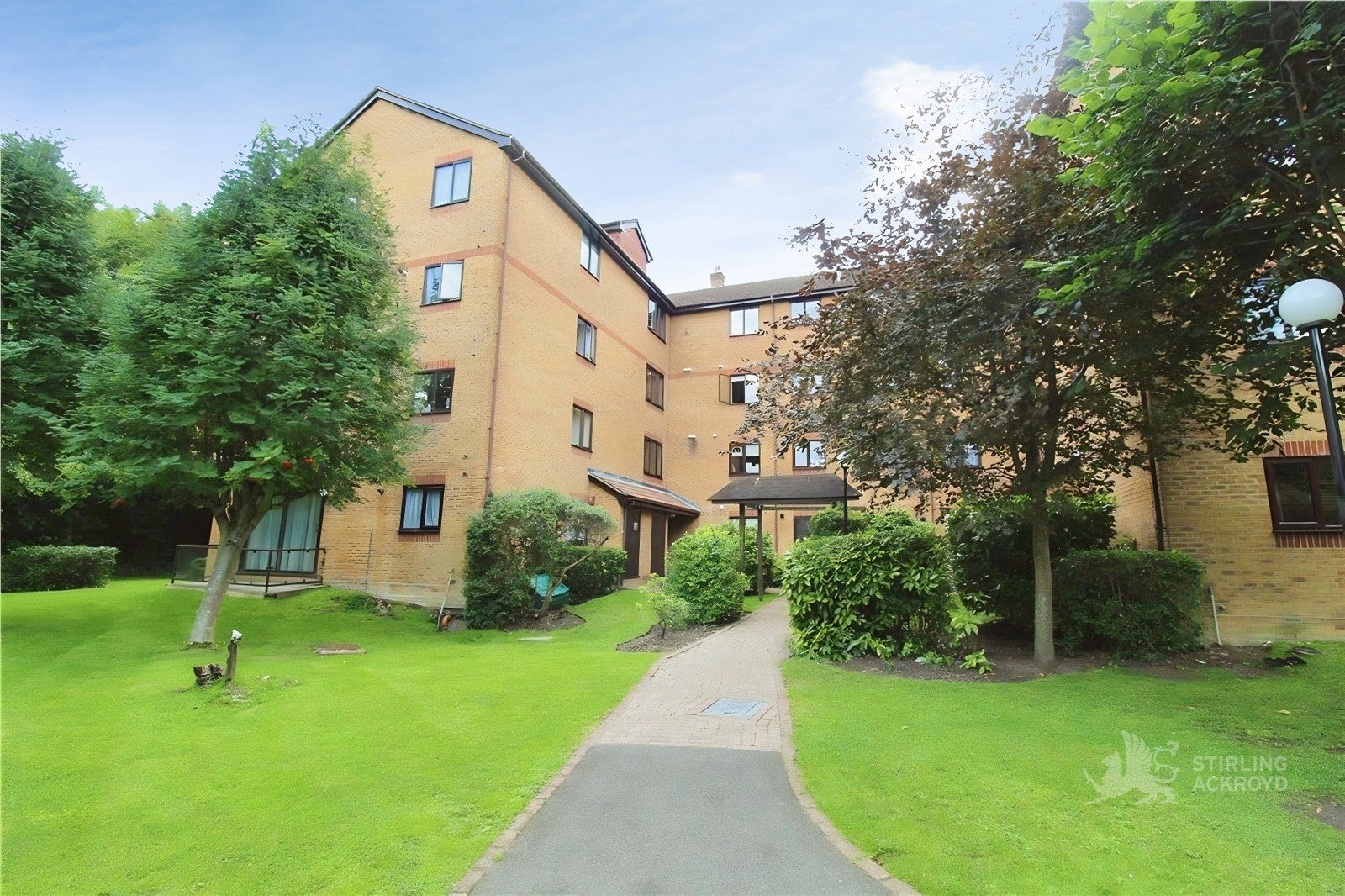 Flat Witherby Close in Greater London