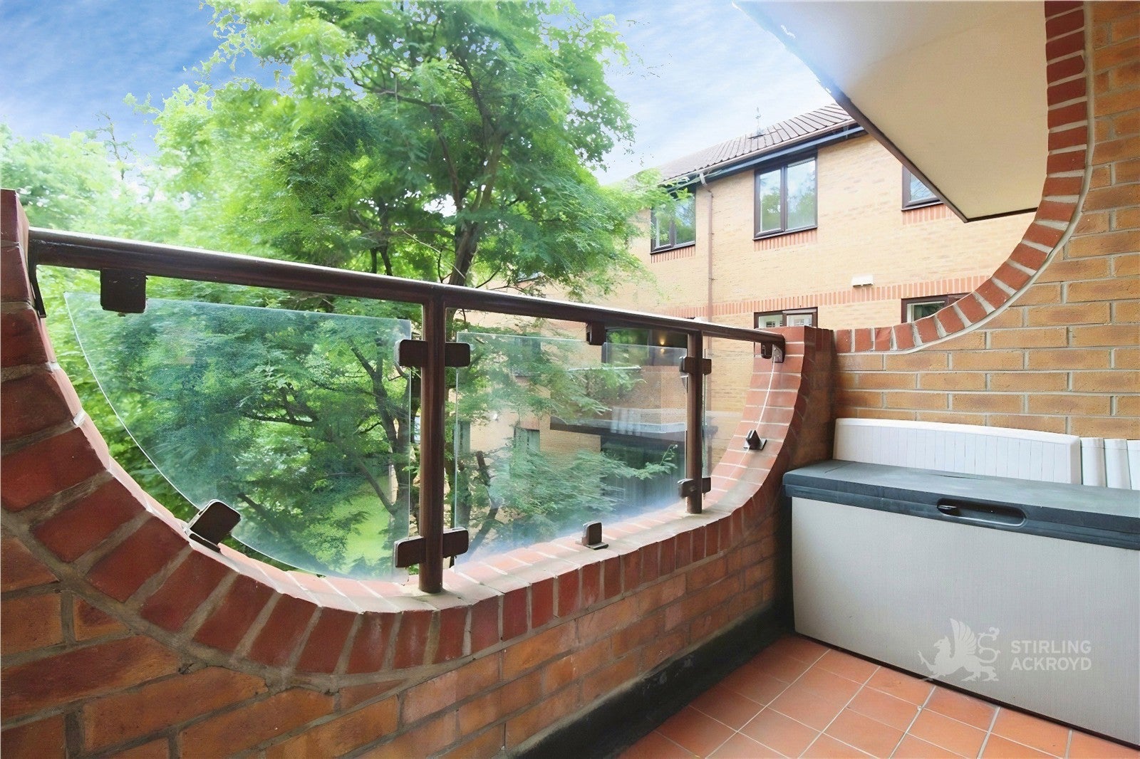 Flat Witherby Close in Greater London