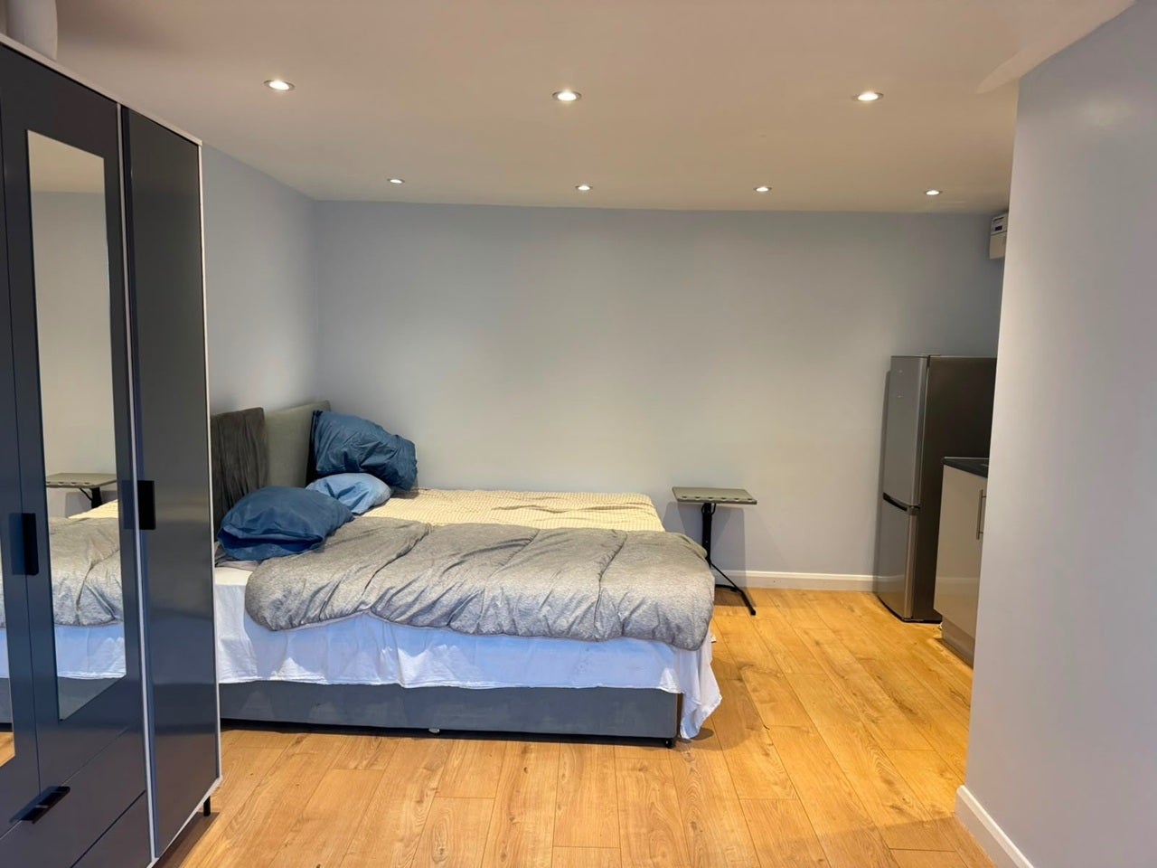 Flat Sherwood Avenue in Greater London