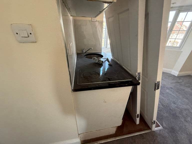 Room Bowrons Avenue in Greater London