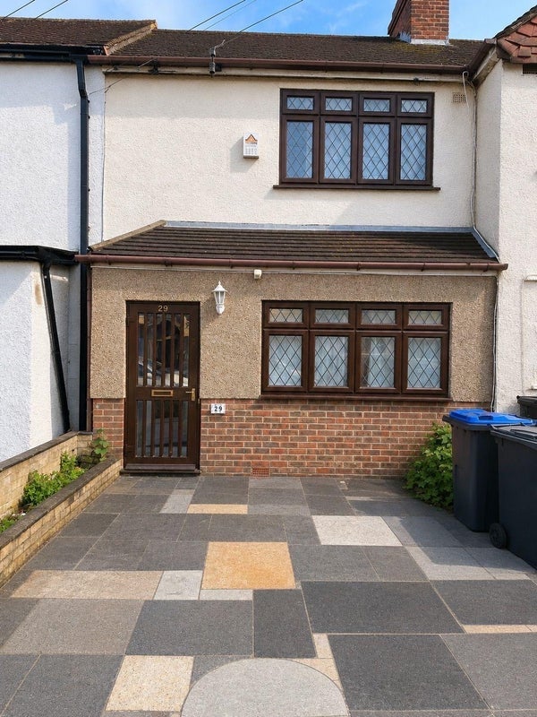 House Ringwood Avenue in Greater London
