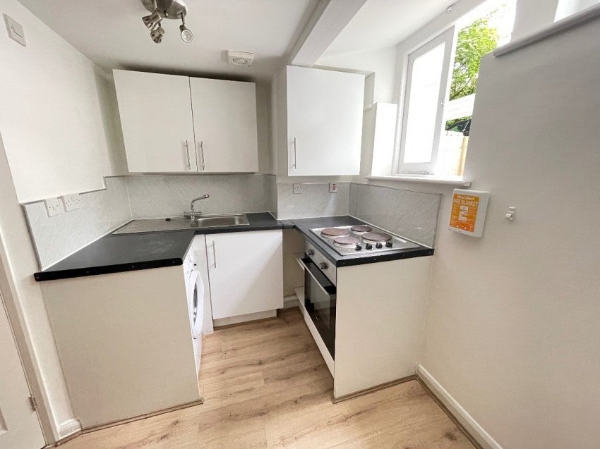 Flat Colney Hatch Lane in Greater London