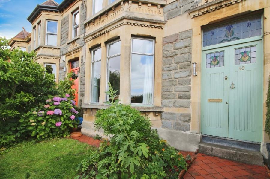 House Sylvia Avenue in Bristol