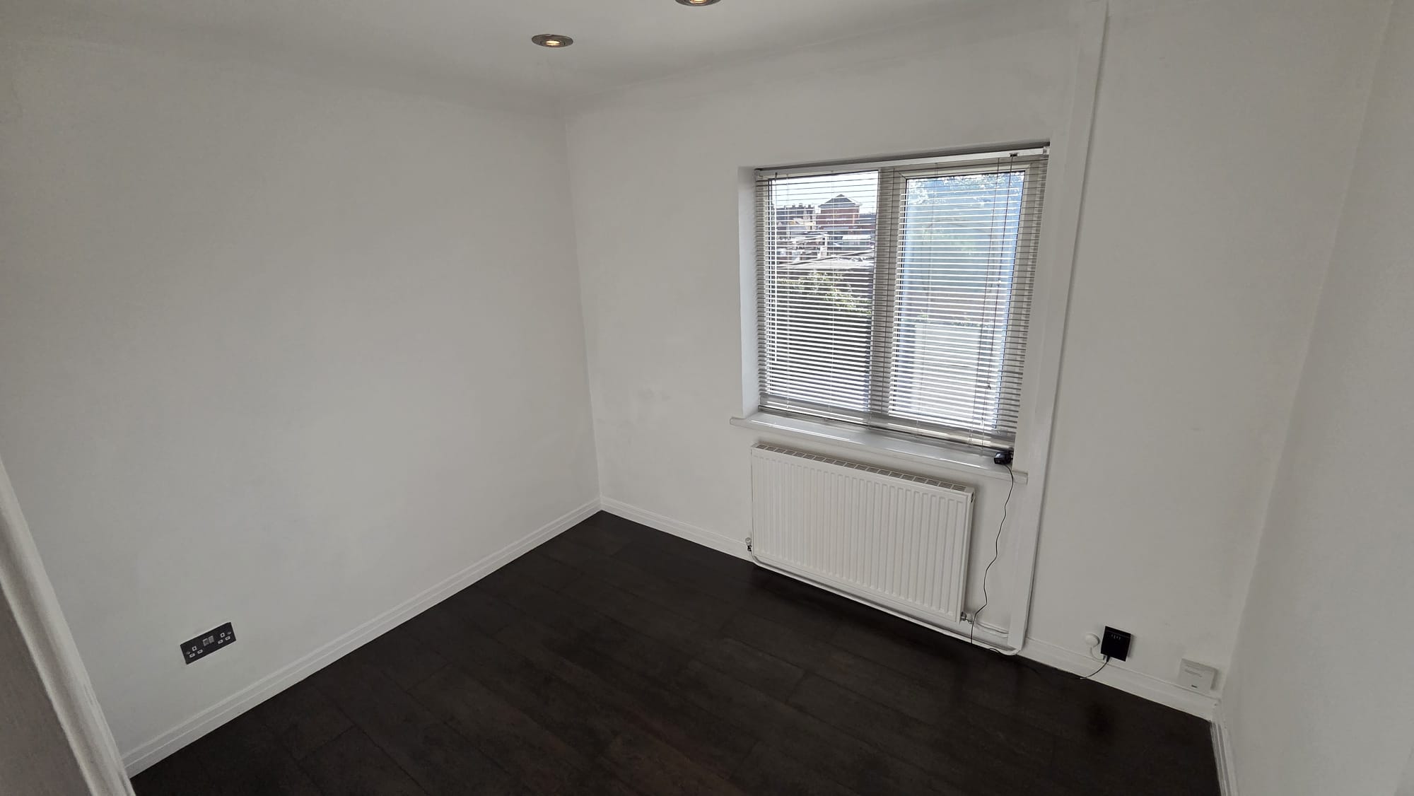 Flat Southfield Road in Broughton