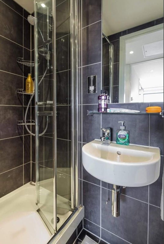 Room Walworth Road in Greater London