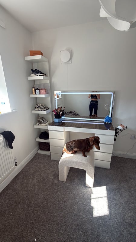 Room Newhall Drive in Bradford
