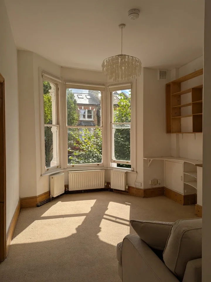 Flat Mercers Road in Greater London