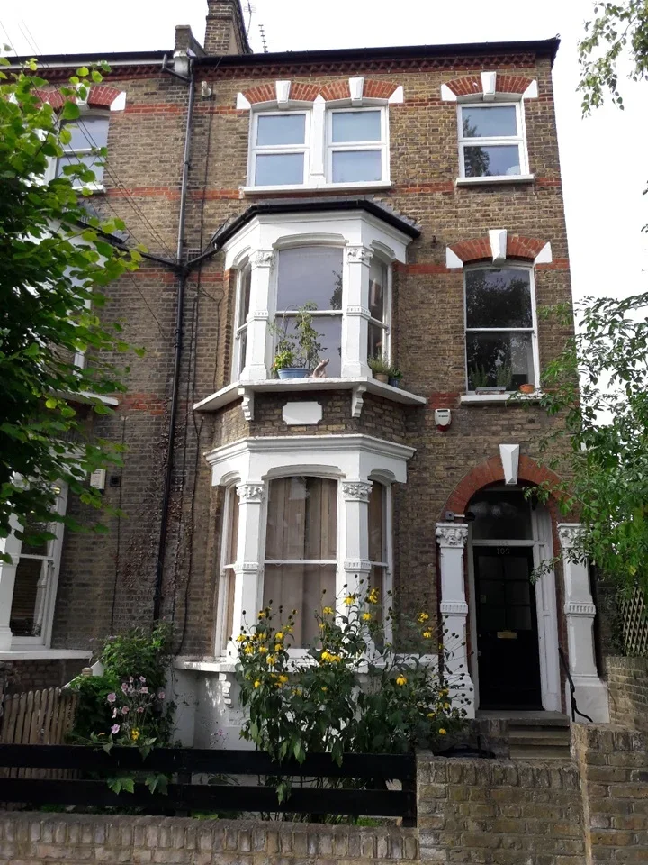 Flat Mercers Road in Greater London