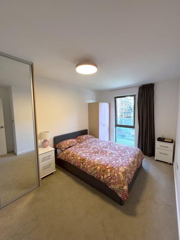 Room Fletcher Street in Greater London