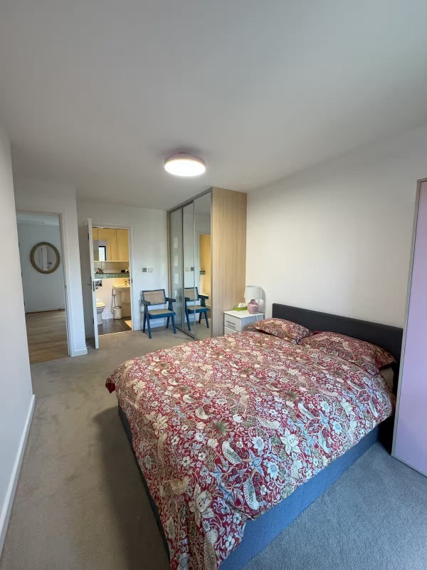Room Fletcher Street in Greater London