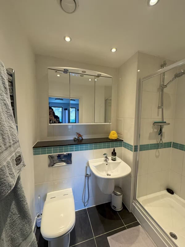 Room Fletcher Street in Greater London