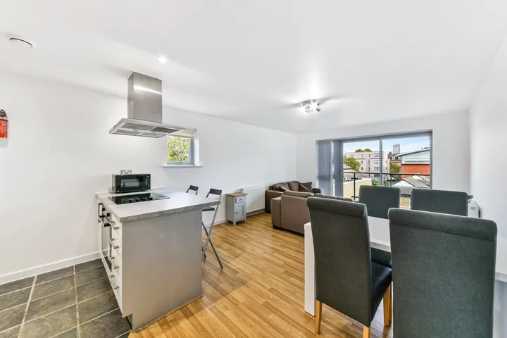 Flat Hamlets Way in Greater London