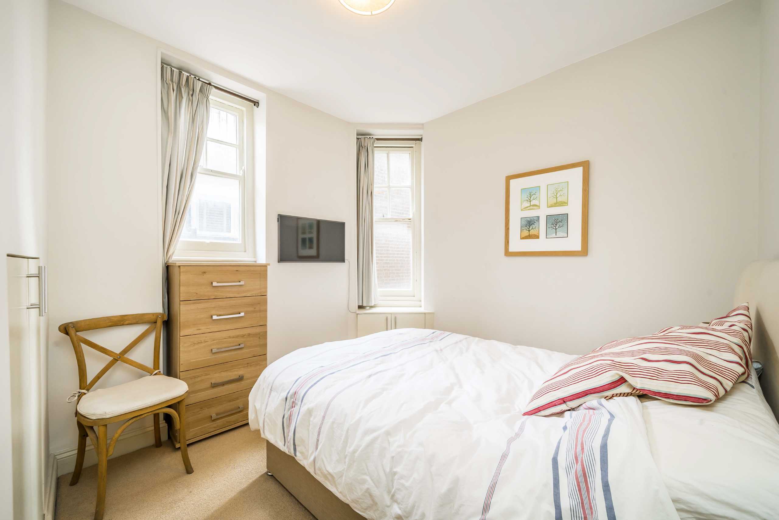 Flat Addison Bridge Place in Greater London