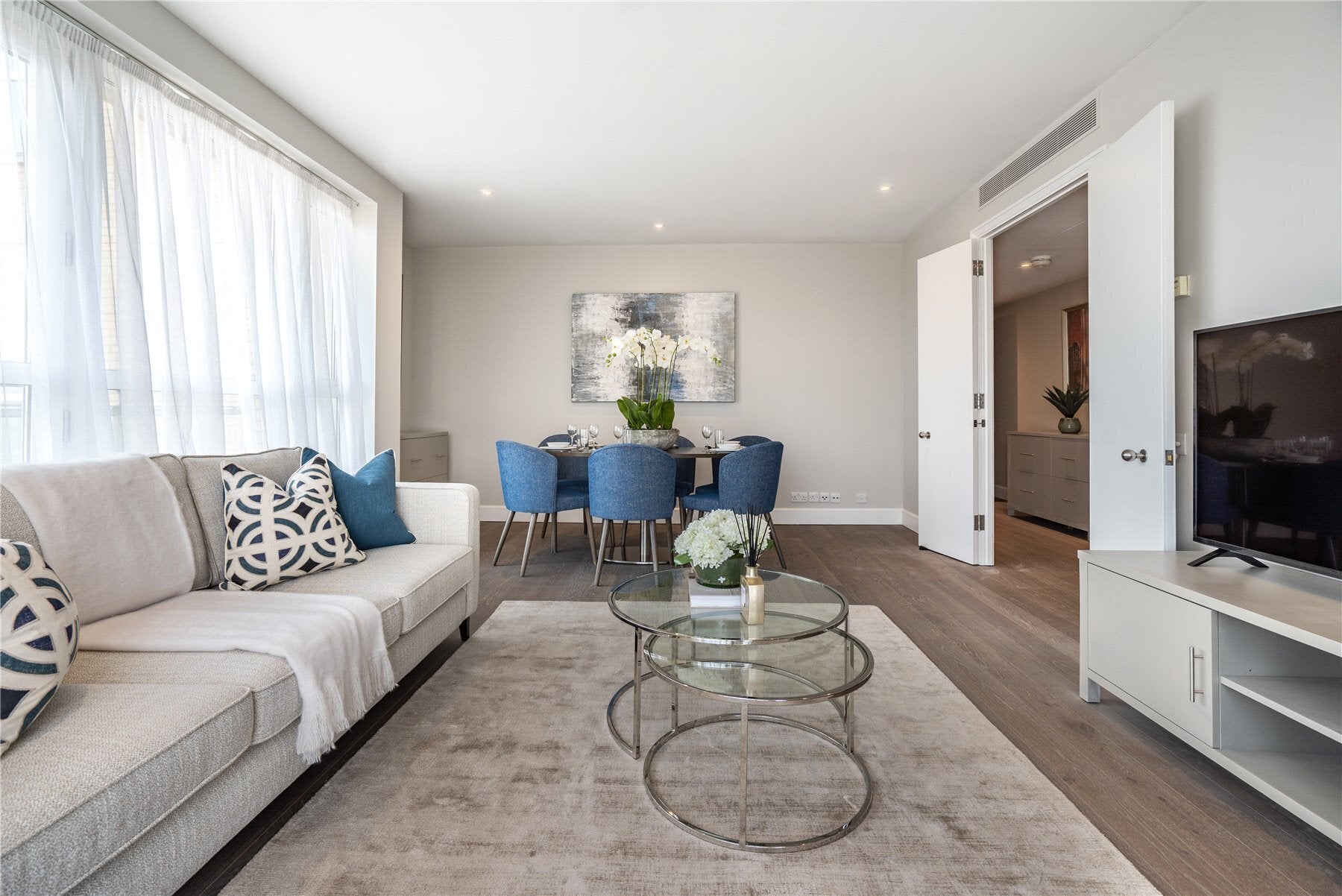 Flat Westferry Circus in Greater London