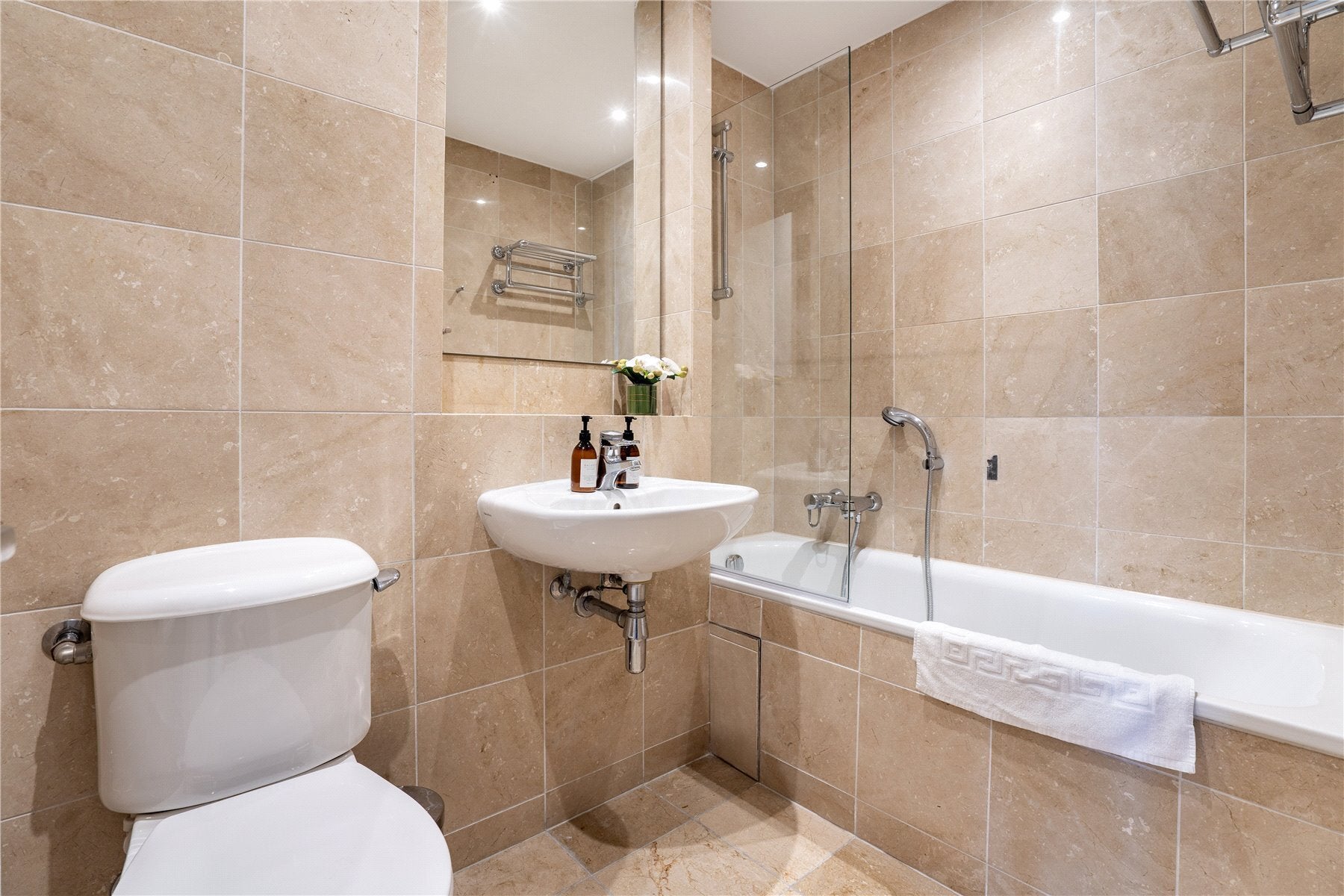 Flat Westferry Circus in Greater London