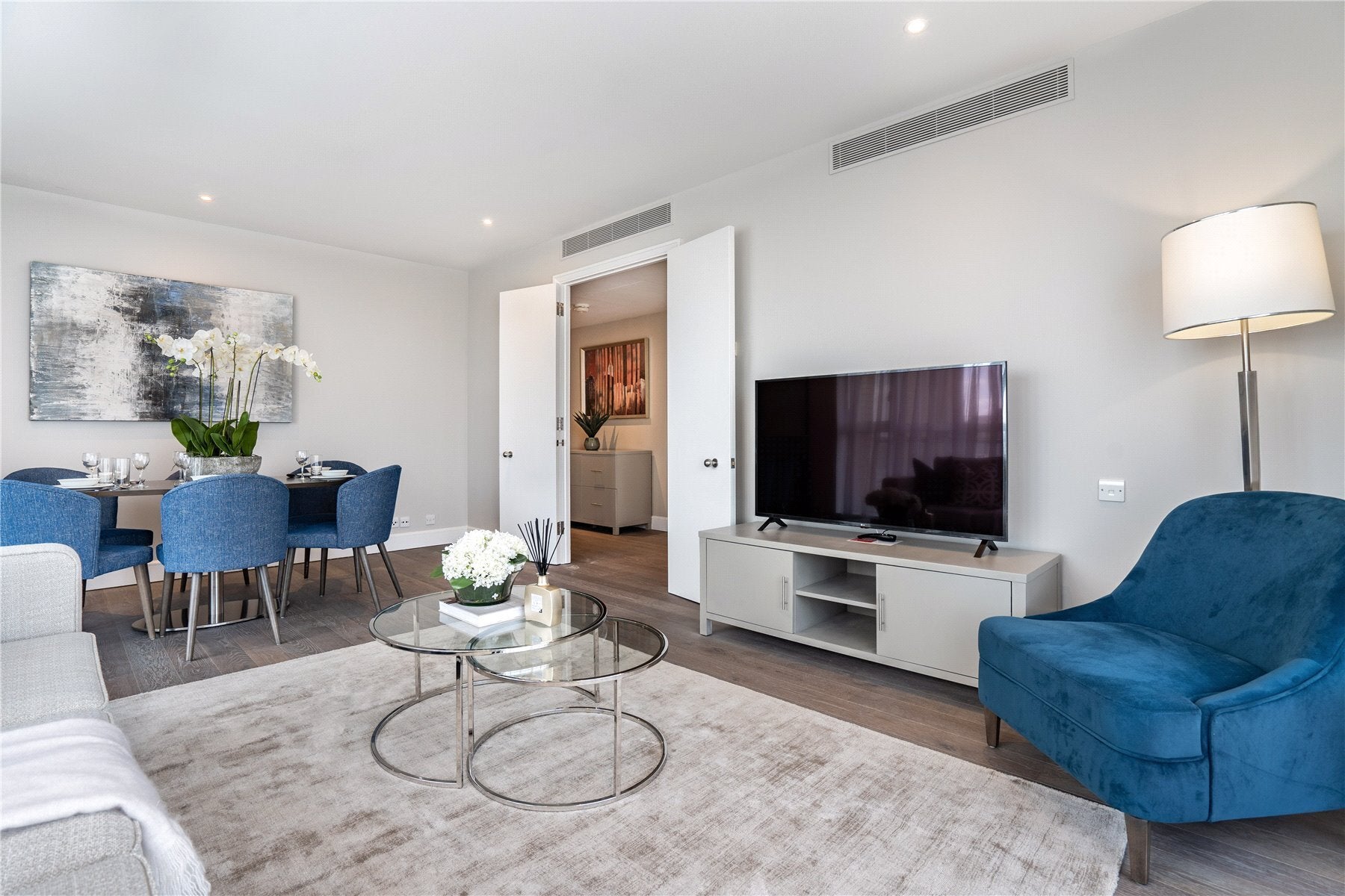 Flat Westferry Circus in Greater London