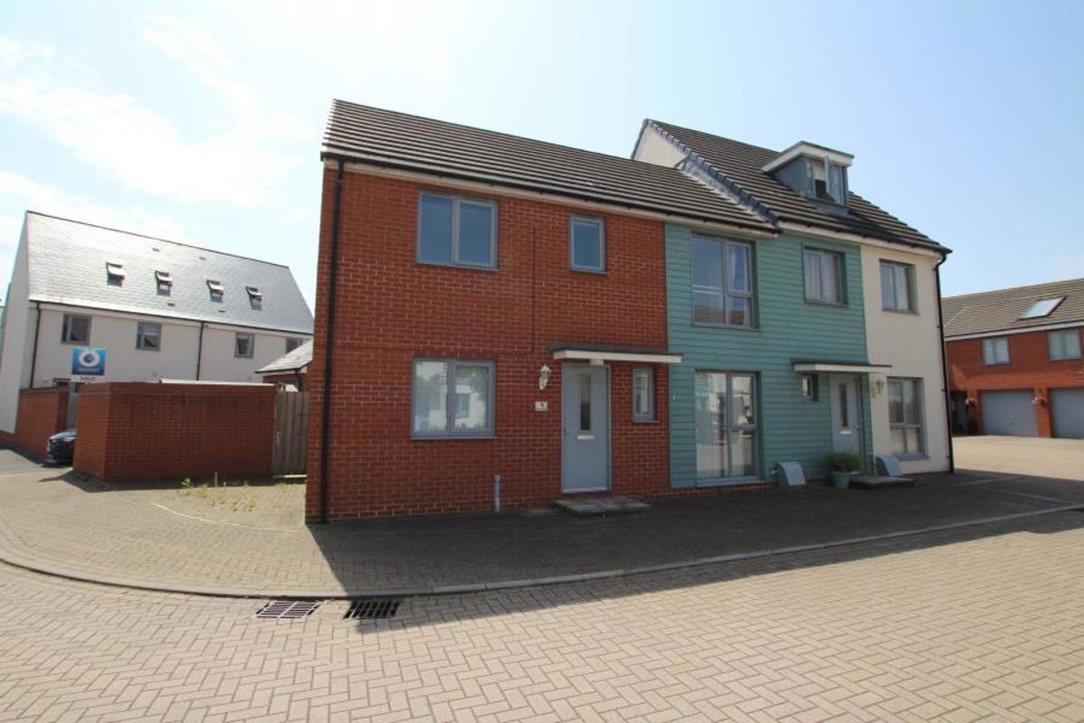 House Lawn Close in Stoke Gifford