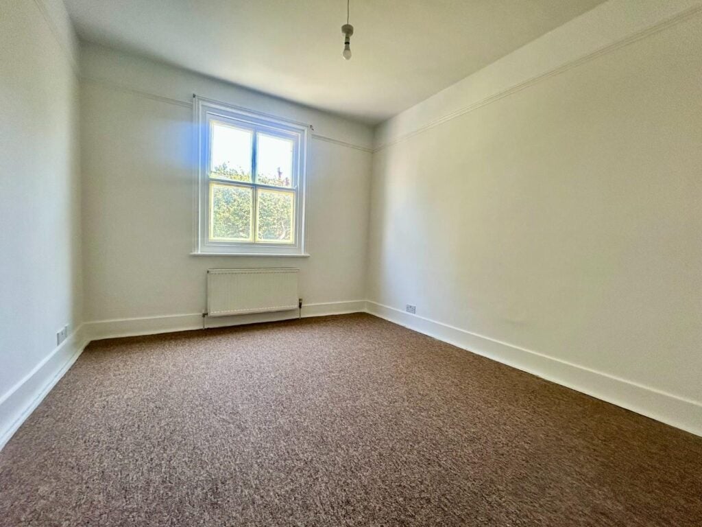 Flat Cissbury Road in Hove