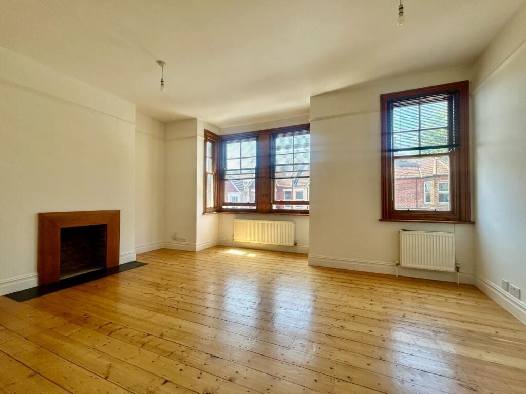 Flat Cissbury Road in Hove