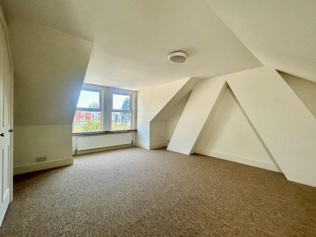 Flat Cissbury Road in Hove