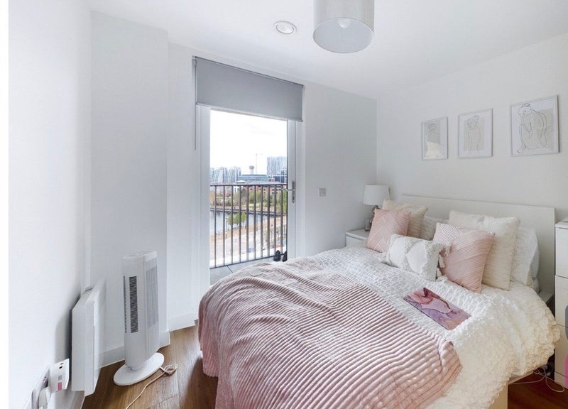 Room Elmira Way in Salford
