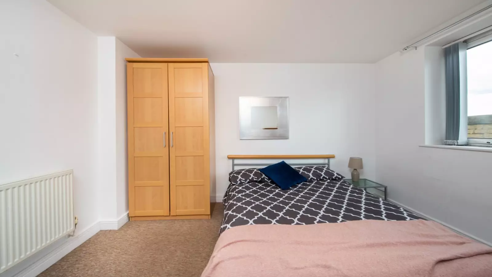 Flat Newport Avenue in Greater London