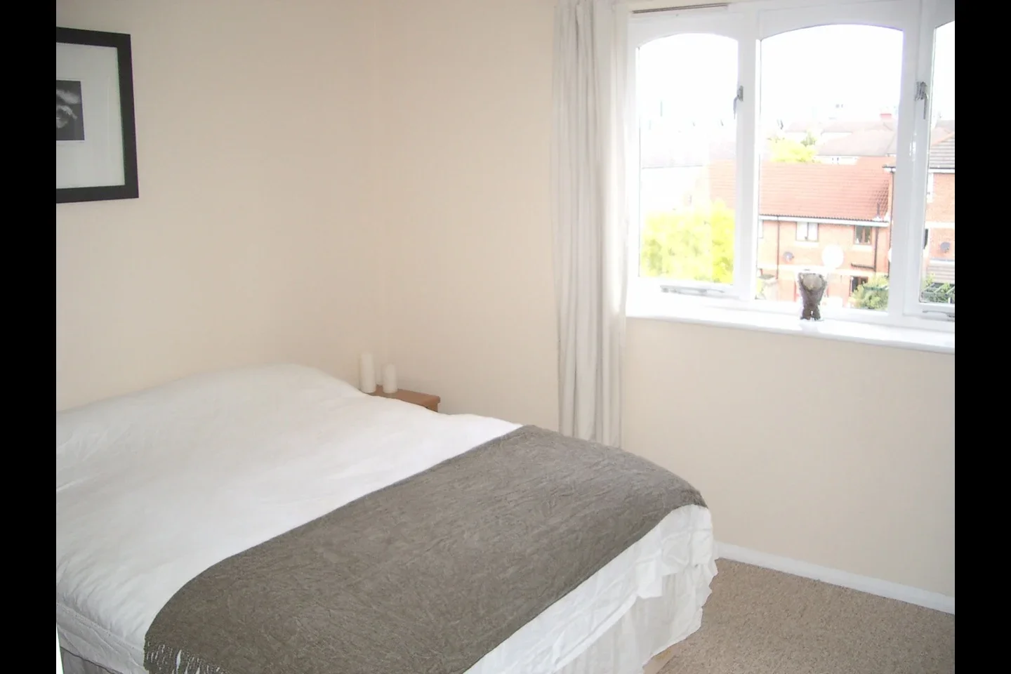 Flat Telegraph Place in Greater London