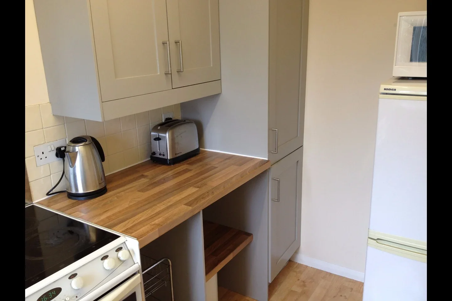 Flat Telegraph Place in Greater London