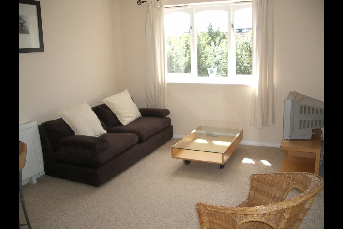 Flat Telegraph Place in Greater London