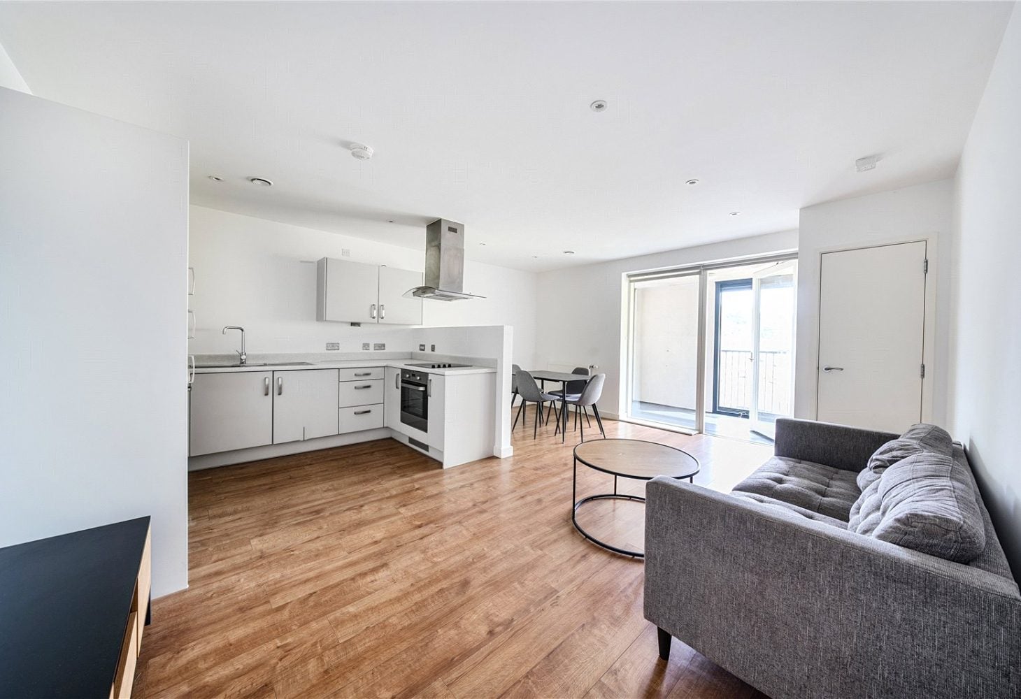 Flat Roxborough Road in Greater London