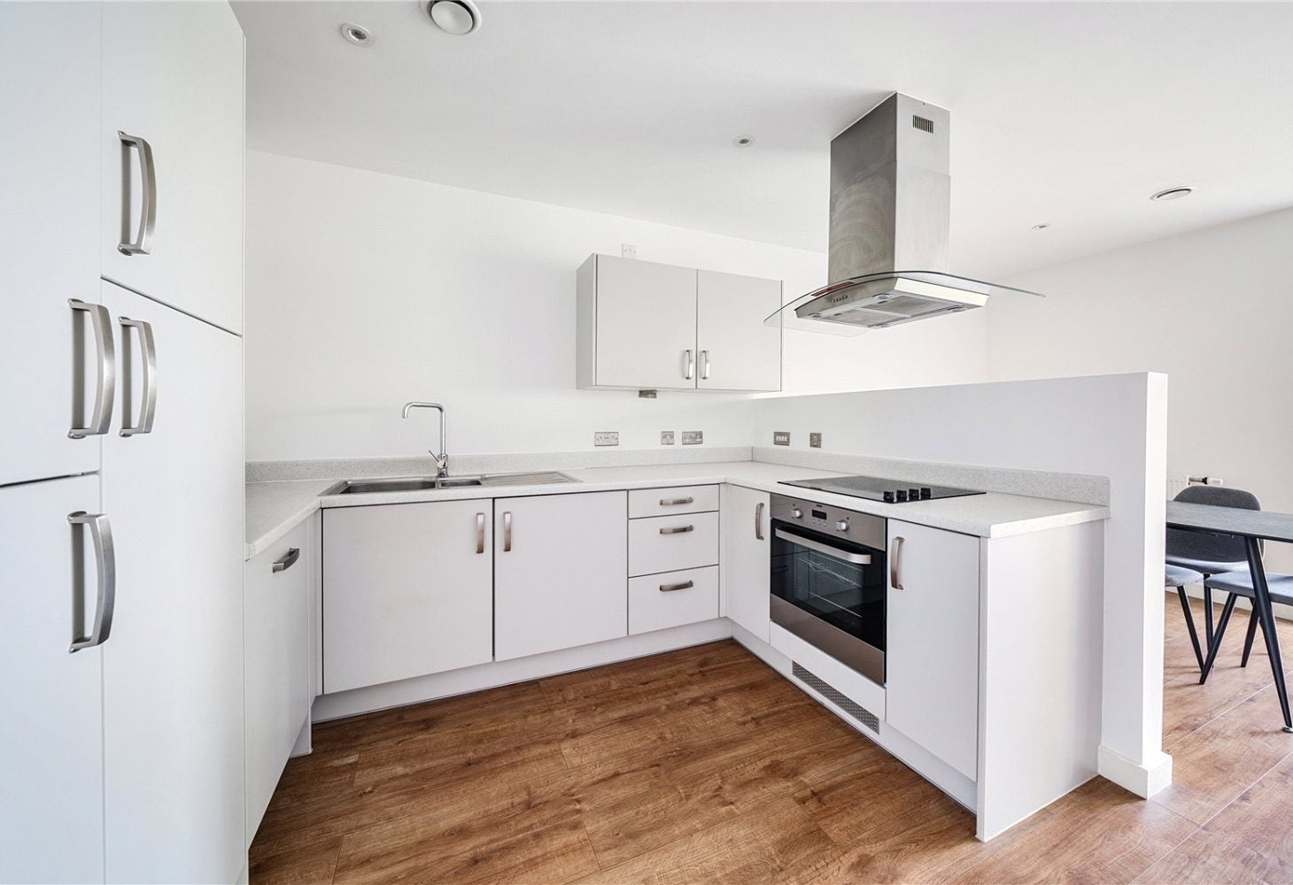 Flat Roxborough Road in Greater London