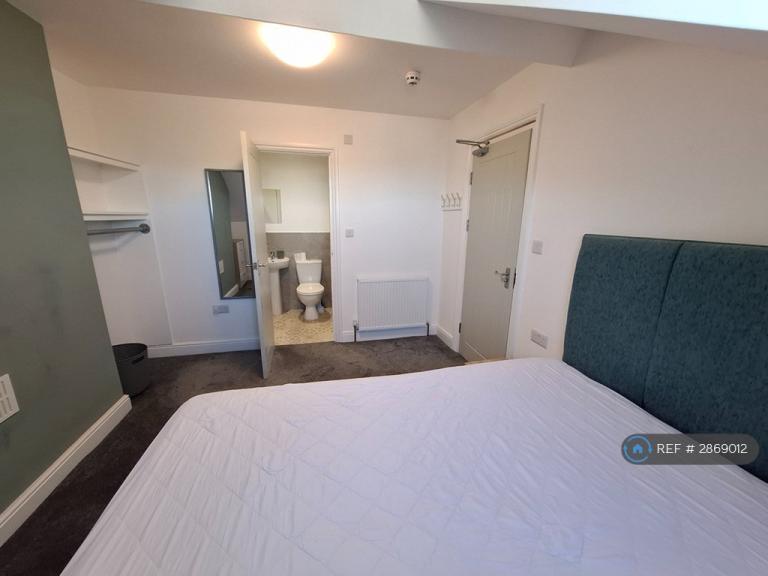 Room Gladstone Street in Scarborough