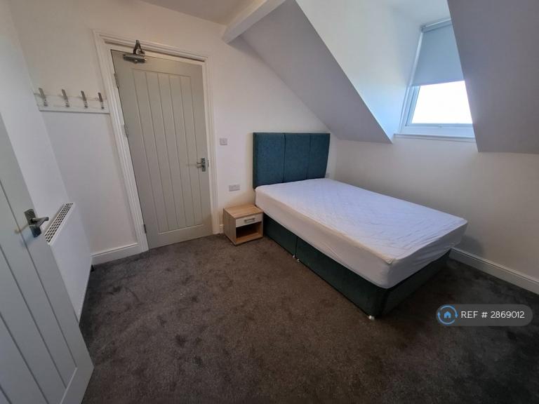 Room Gladstone Street in Scarborough