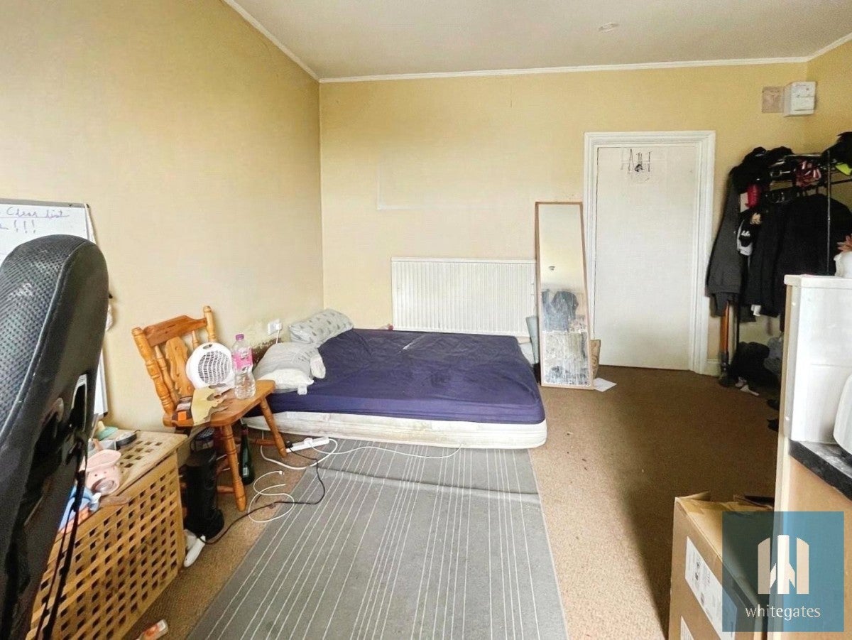 Room Woodhouse Hill in Kirklees