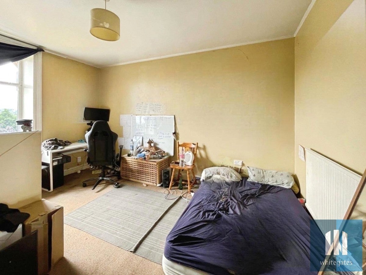 Room Woodhouse Hill in Kirklees