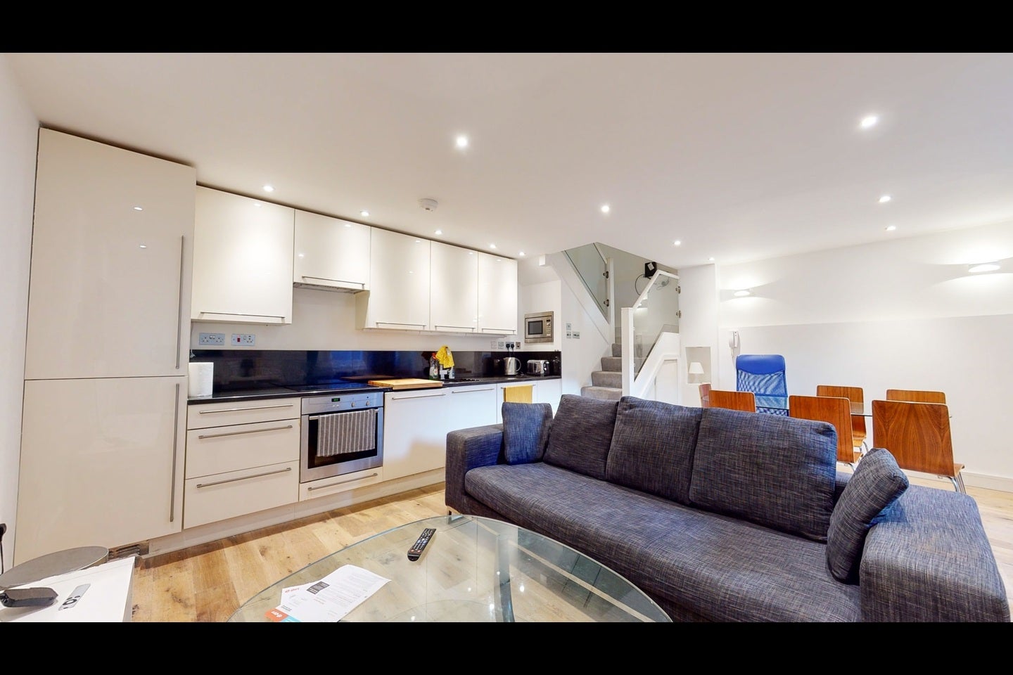 Flat Loveridge Road in Greater London