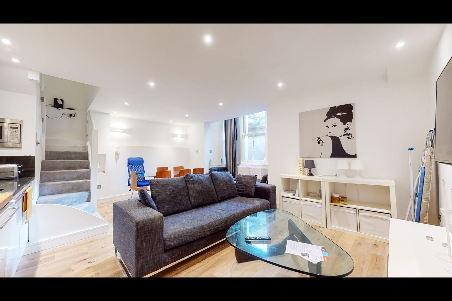 Flat Loveridge Road in Greater London