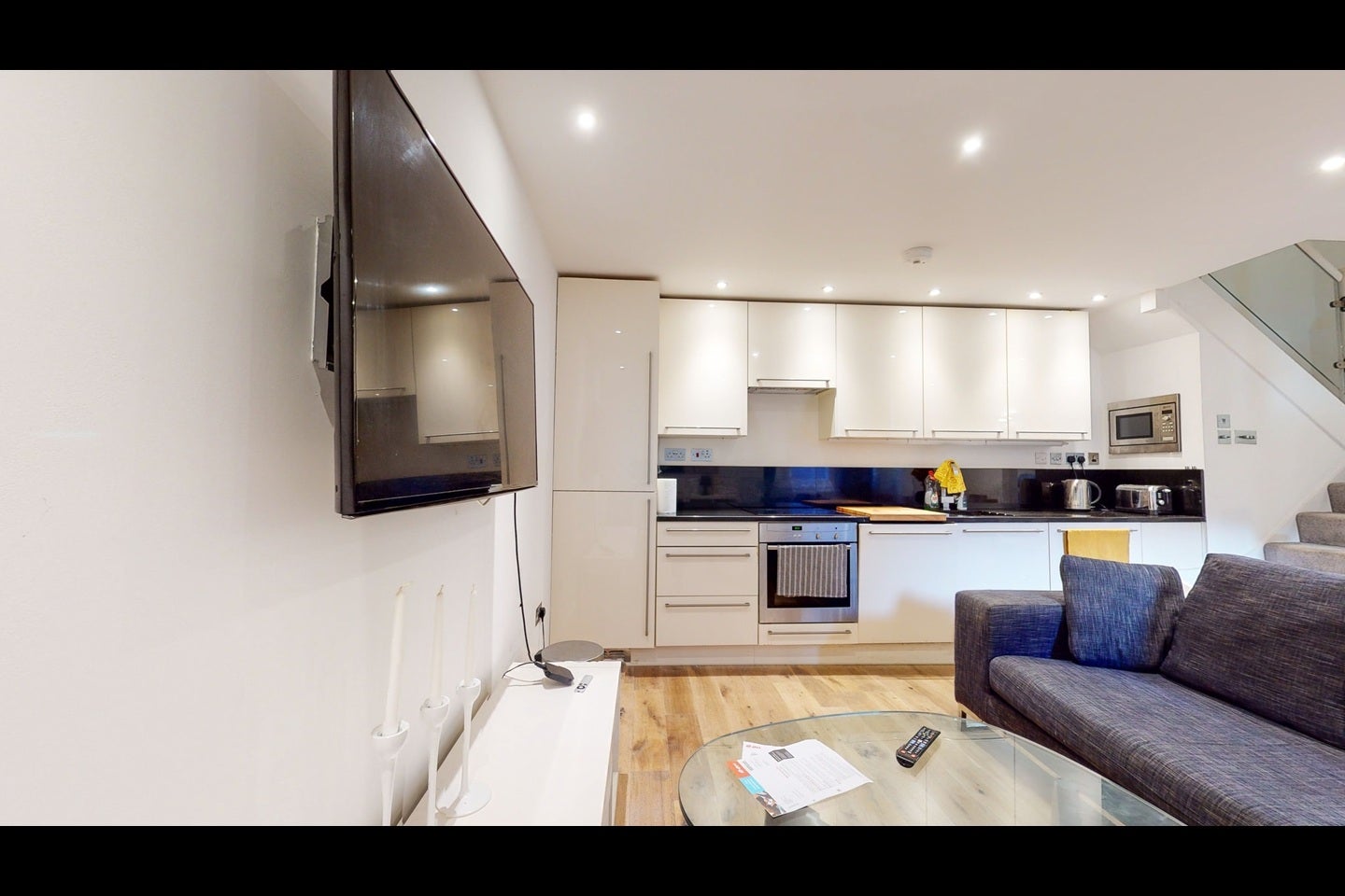 Flat Loveridge Road in Greater London