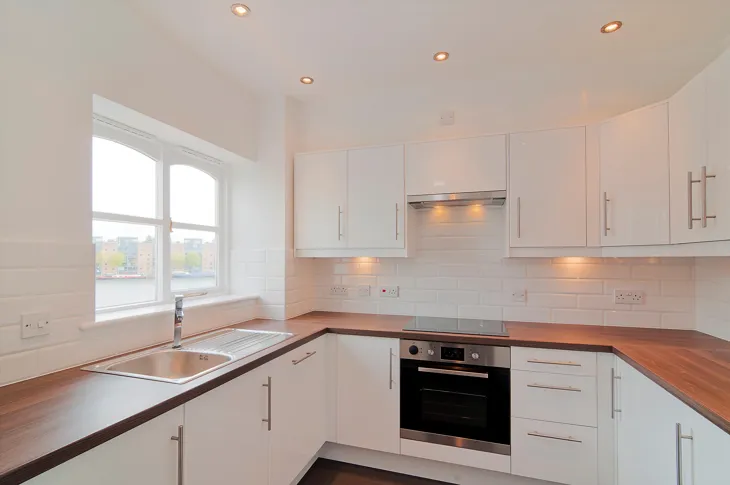Flat Wheat Sheaf Close in Greater London