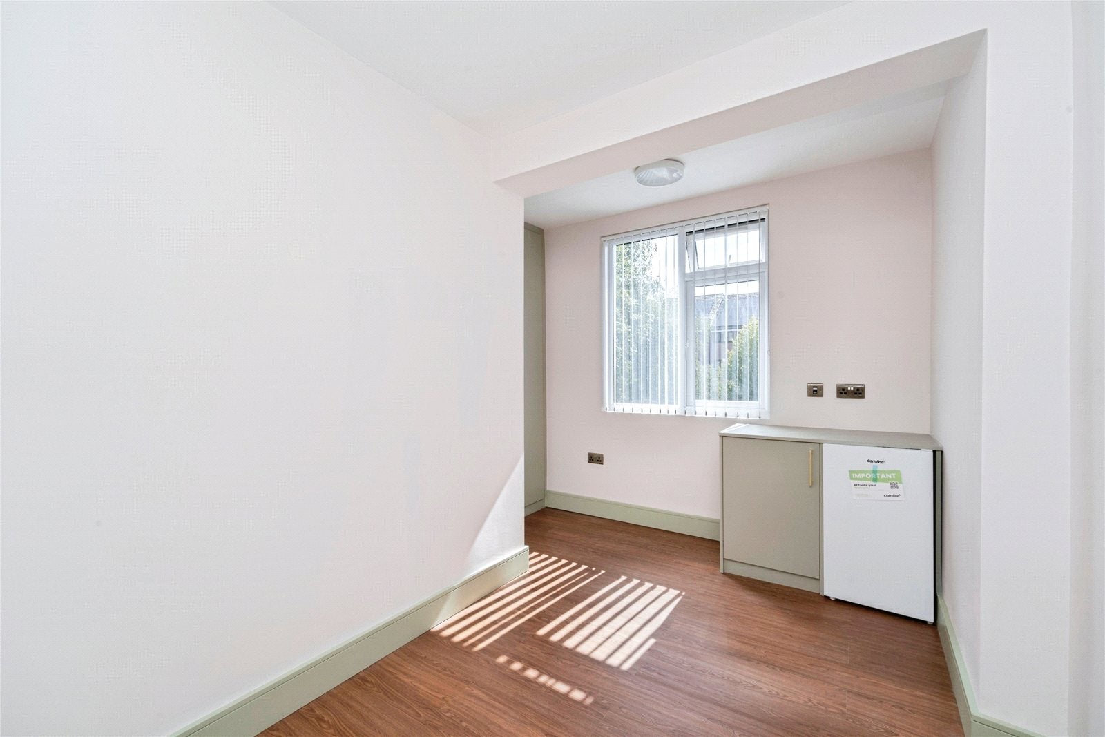 Room Nigel Close in Greater London