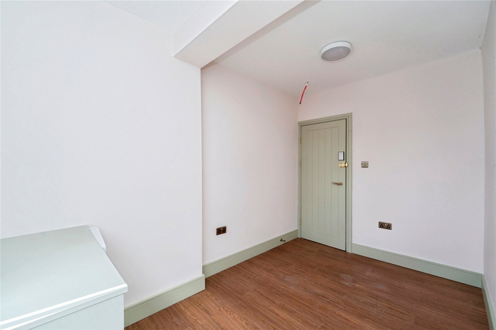 Room Nigel Close in Greater London