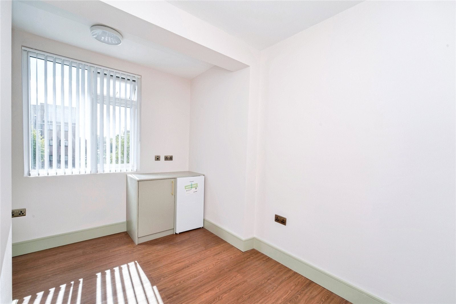 Room Nigel Close in Greater London
