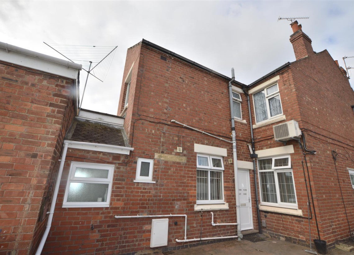 Flat Holbrook Lane in Coventry