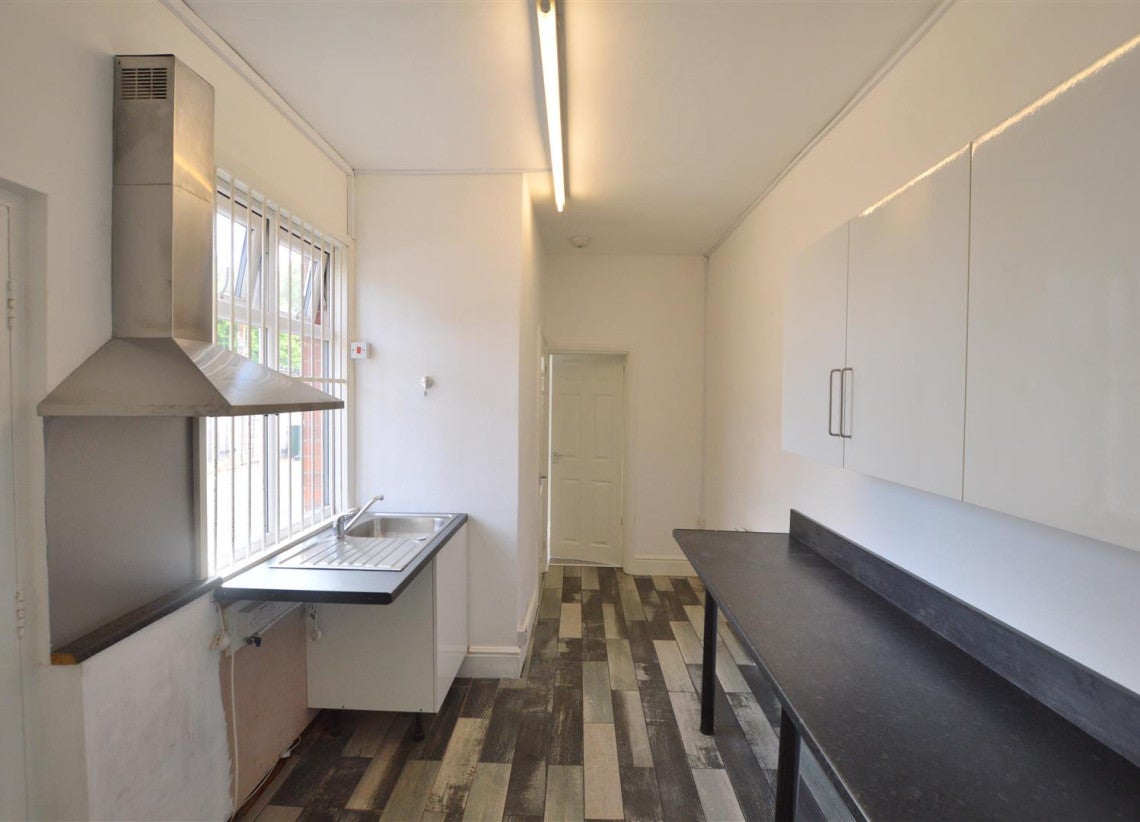 Flat Holbrook Lane in Coventry